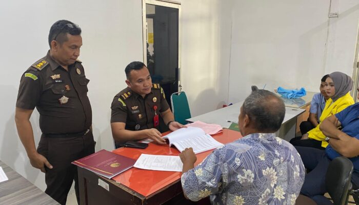 Kejari Padang Gelar Tahap 2, Tahan Tersangka Pengrusakan Proyek Perumahan