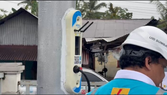 PLN Hadirkan SPKLU Tiang Pertama di Sumbar, Mudahkan Pengguna Kendaraan Listrik!