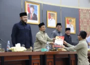 DPRD Padang Sahkan 9 Perda, Amran Ajak Warga Tingkatkan Kebersihan Kota