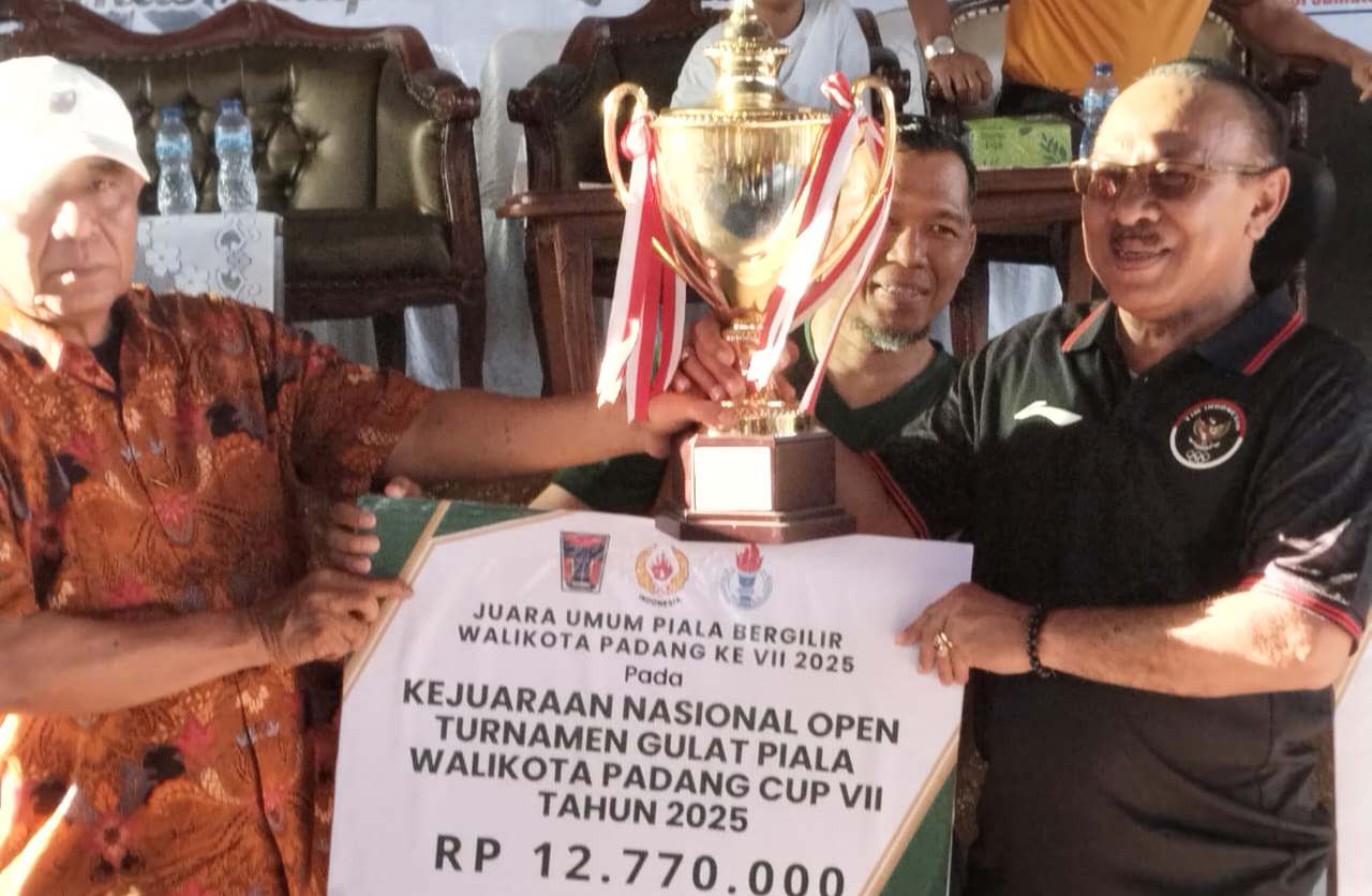 kejurnas-gulat-piala-walikota-padang-vii-ditutup,-kalimantan-timur-juara-umum