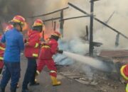Api Mengamuk di Ulak Karang, Hanguskan Dua Rumah, Rugi Ratusan Juta!