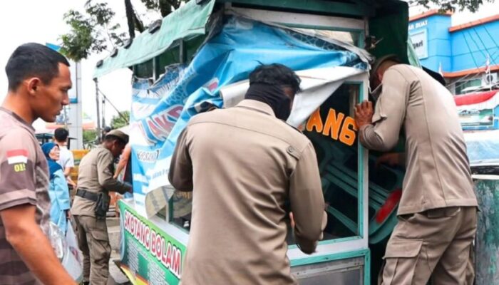 Satpol PP Tertibkan PKL Banda Buat, Sita Barang Bukti Gara-Gara Ganggu Lalu Lintas