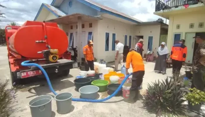 BPBD Agam Salurkan Air, Selamatkan Warga dari Kekeringan di Delapan Nagari