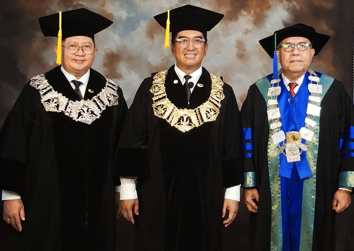 dekan-ft-unand-prof-is-prima-nanda-jadi-tamu-kehormatan-rektor-heri-hermansyah-di-wisuda-ui