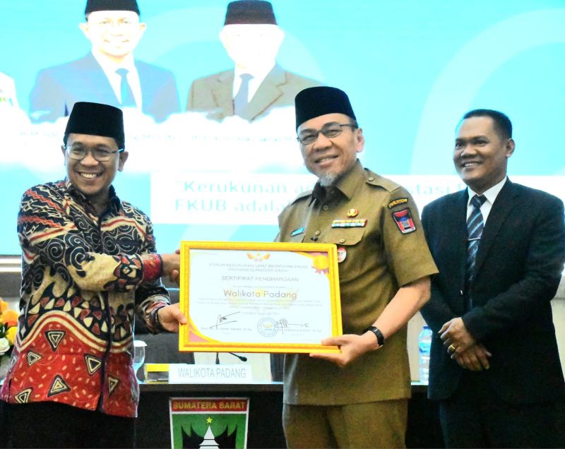 fkub-sumbar-beri-penghargaan,-padang-dinilai-mampu-jaga-toleransi