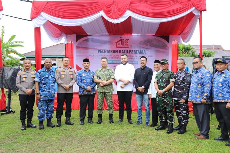 wali-kota-padang-resmikan-pembangunan-800-gerai-koperasi-merah-putih