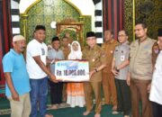 Pemko Padang dan Baznas Salurkan Rp215 Juta untuk Korban Kebakaran Pemancungan