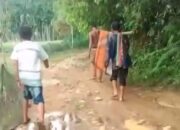 Pemkab Agam Benahi Jalan Rusak Usai Viral Warga Ditandu