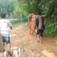 pemkab-agam-benahi-jalan-rusak-usai-viral-warga-ditandu