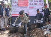 Wawako Padang Letakkan Batu Pertama Rumah Layak Huni Program TJSL Semen Padang
