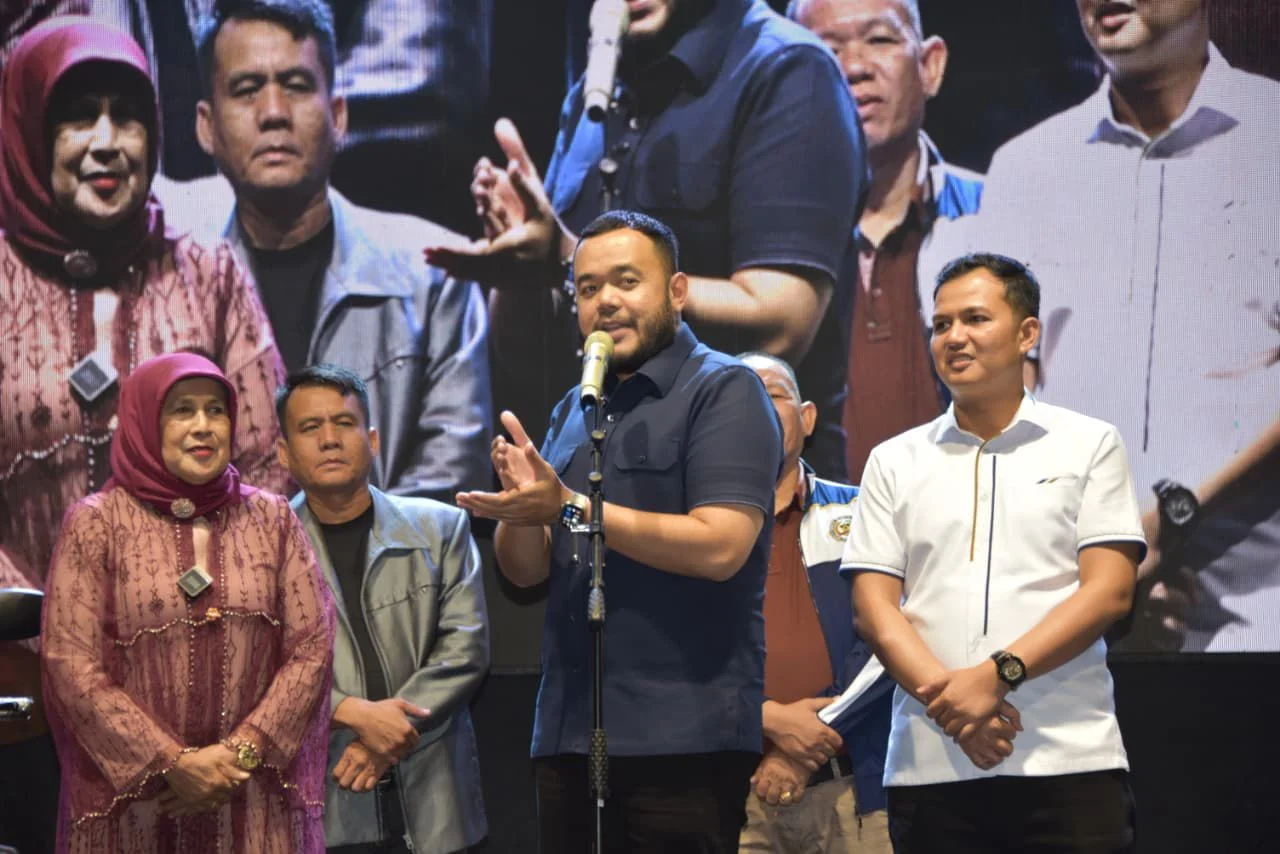 wali-kota-dukung-festival-kayu-tanam,-warga-sambut-antusias