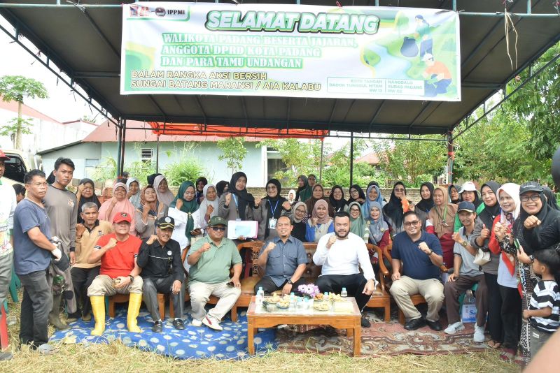 fadly-amran-apresiasi-aksi-bersih-sungai-batang-maransi