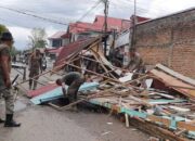 Satpol PP Padang Bongkar Bangunan Liar di Jalan Belibis