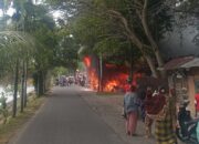 Api Hanguskan Tiga Bangunan di Padang, Dua Nyawa Melayang