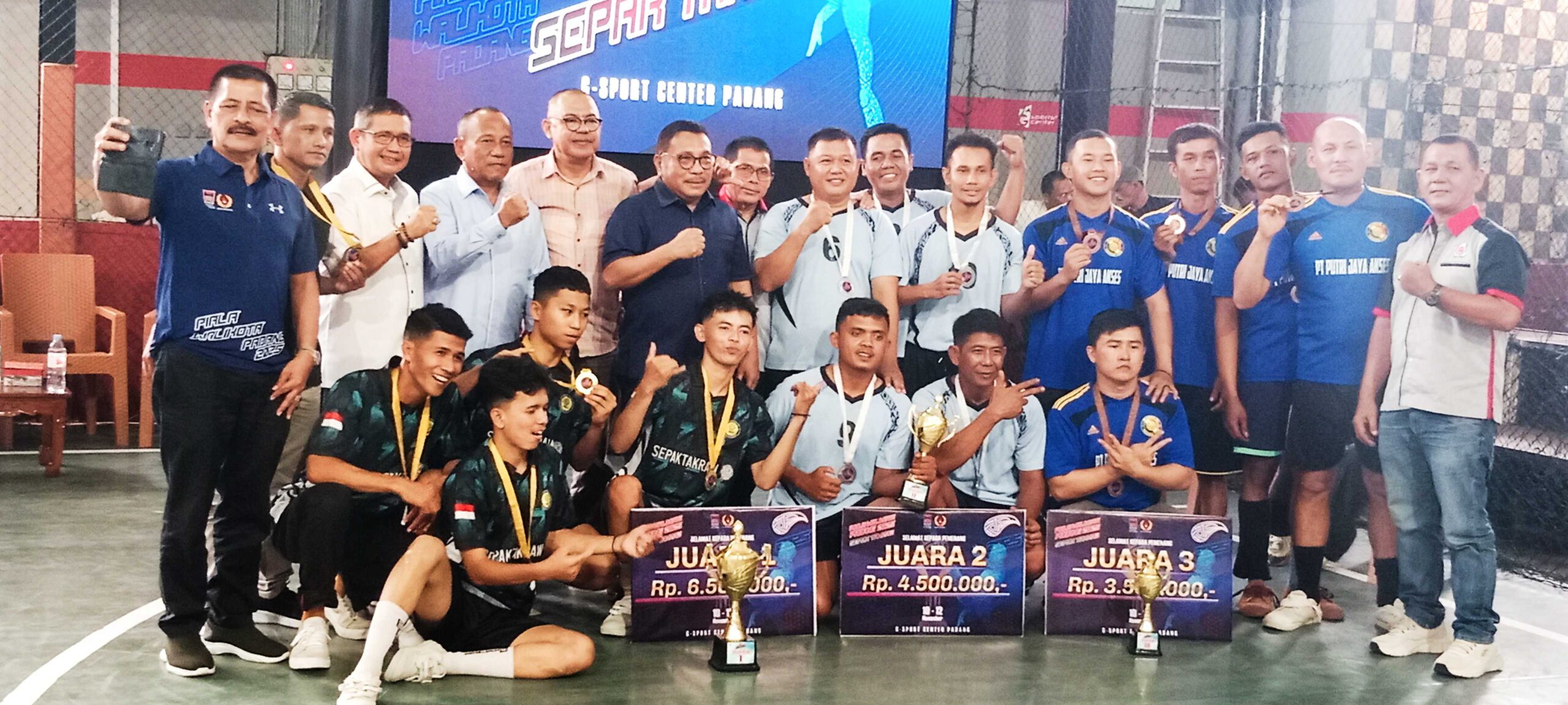 kejuaraan-sepak-takraw-antar-klub-piala-walikota-padang-ditutup-ketum-psti