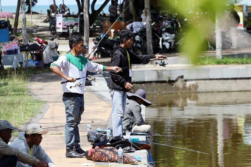 ratusan-pemancing-ramaikan-festival-mancing-mania-di-pariaman