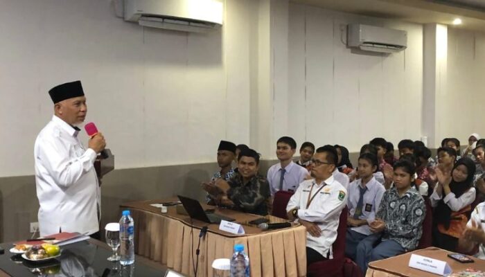 ADEM: Ratusan Siswa Mentawai Terbang ke Padang, Kejar Mimpi di SMA Unggul