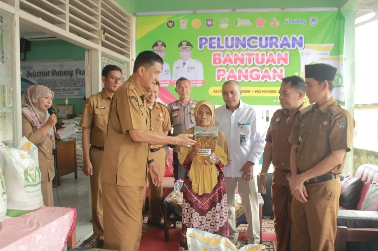pemko-payakumbuh-salurkan-bantuan-pangan-kepada-7.099-kepala-keluarga