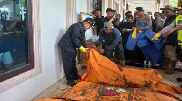 banjir-bandang-agam:-28-korban-ditemukan,-enam-jorong-masih-terisolasi