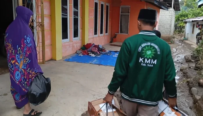 Muhammadiyah Solok Salurkan Bantuan, Ringankan Korban Banjir Selayo