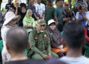 Gubernur Mahyeldi bantu Nelayan sudah Dua Minggu tak Melaut