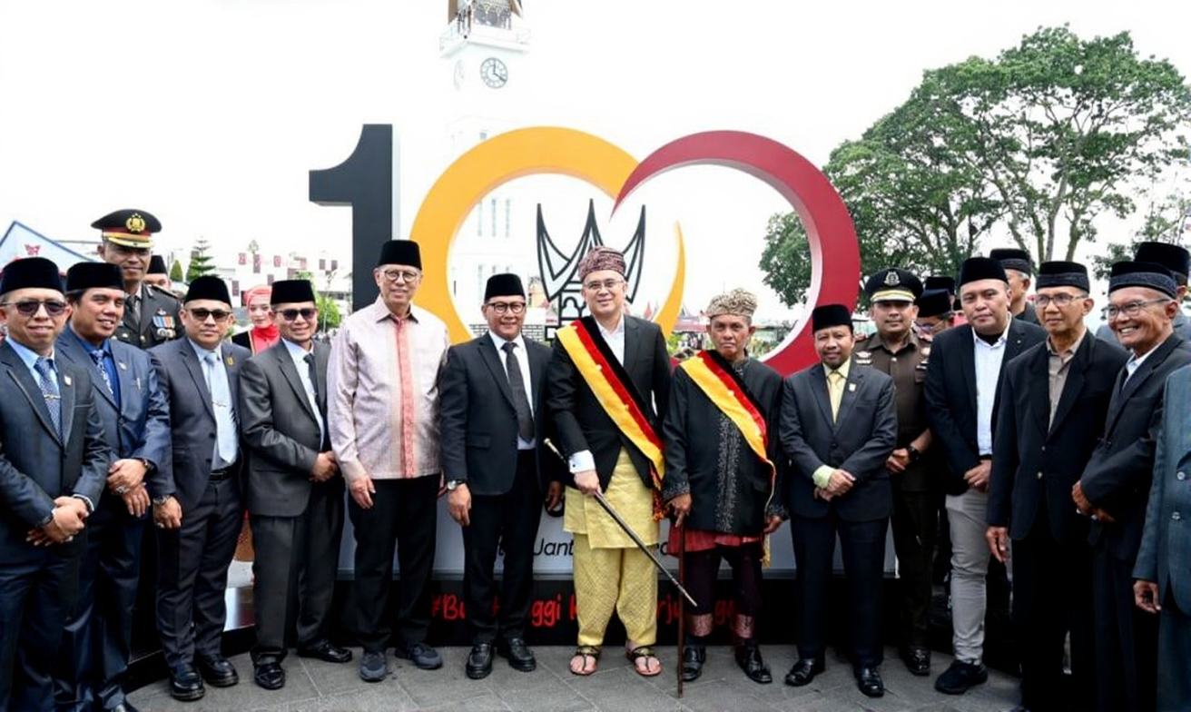 menuju-peringatan-100-tahun-wako-bukittinggi-launching-name-sign-satu-abad-jam-gadang