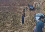 Bupati Pasbar Terobos Longsor, Salurkan Bantuan dan Buka Akses Transmigrasi