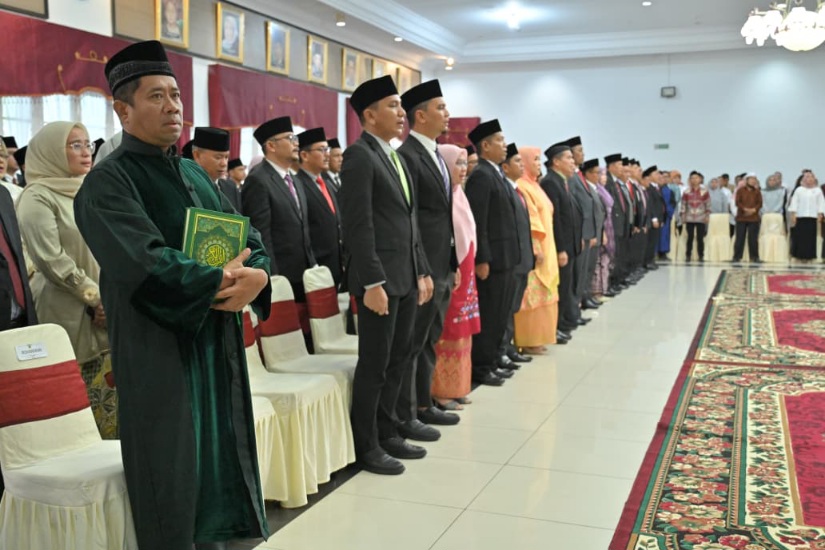 mutasi-bergulir-di-lingkungan-pemprov-sumbar,-119-pejabat-dilantik