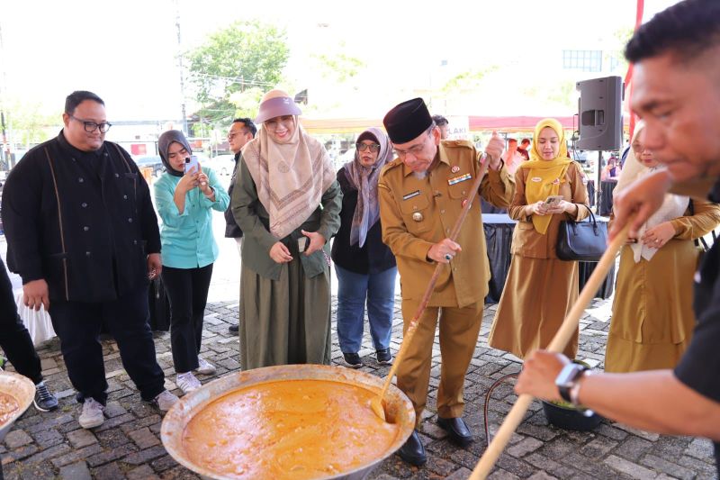 padang-marandang-2025-salurkan-1.500-paket-rendang-untuk-korban-bencana