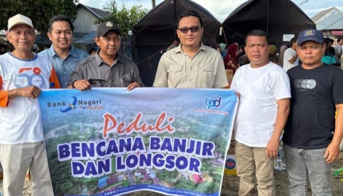 Bank Nagari Salurkan Bantuan, Ringankan Beban Korban Banjir Pasbar