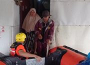 BPBD Padang Selamatkan Keluarga dari Banjir Dadok Tunggul Hitam, Evakuasi Tuntas!