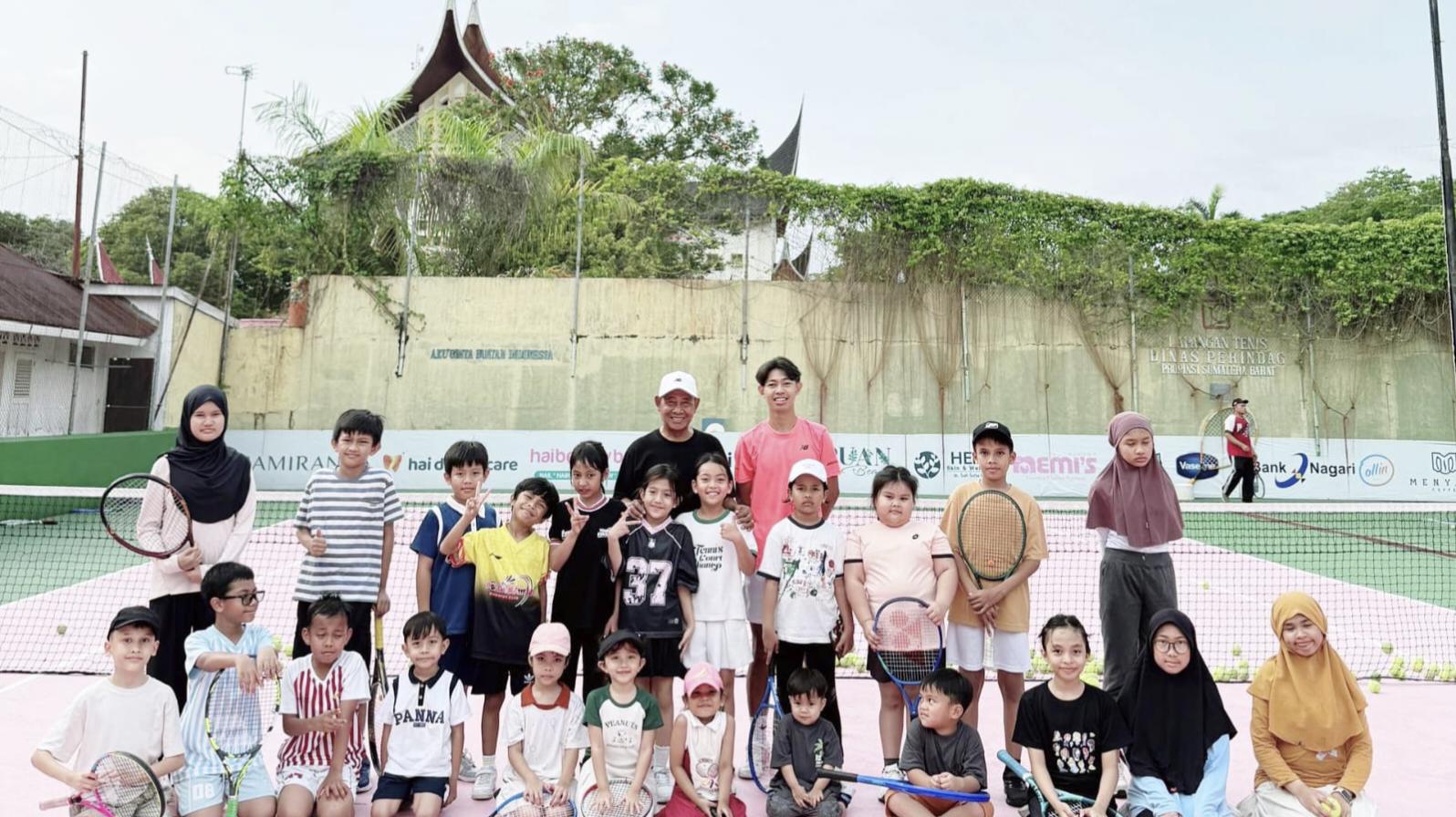 puluhan-calon-atlet-tenis-resah,-sewa-lapangan-disperindag-sumbar-naik-4-kalilipat