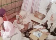 Tim Medis Terjang Banjir, Obati Korban Banjir Solok