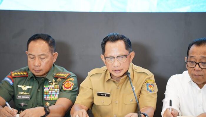 Mendagri Pacu Pendataan Bencana Sumbar: Percepat Bantuan, Bangun Hunian Warga!