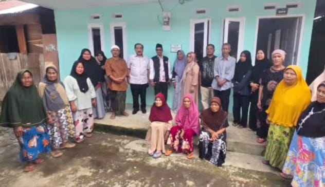tinjau-penerima-manfaat-bedah-rumah,-shadiq-pasadigue-komit-mengawal-program-pro-rakyat