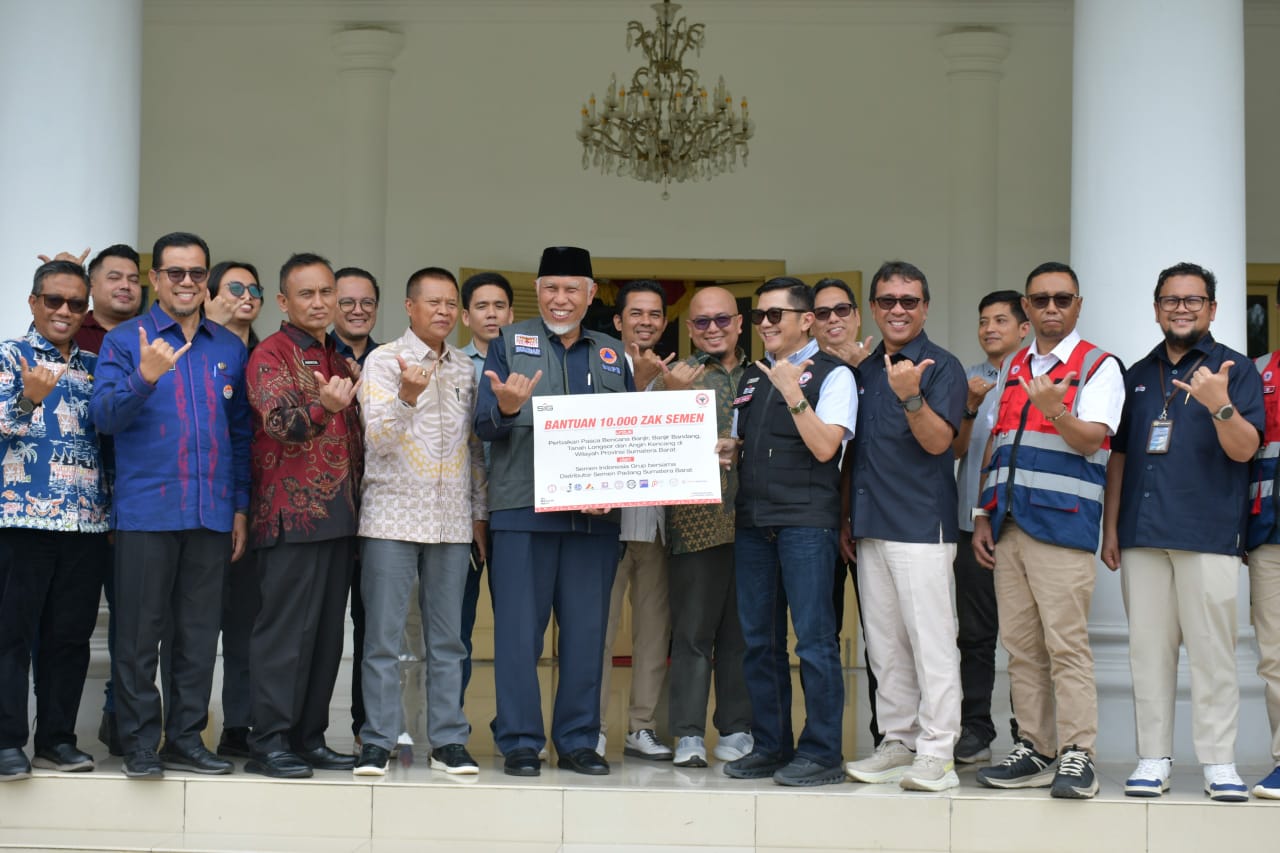 dukung-sumbar-bangkit,-sig-group-dan-11-distributor-bantu-10.000-zak-semen