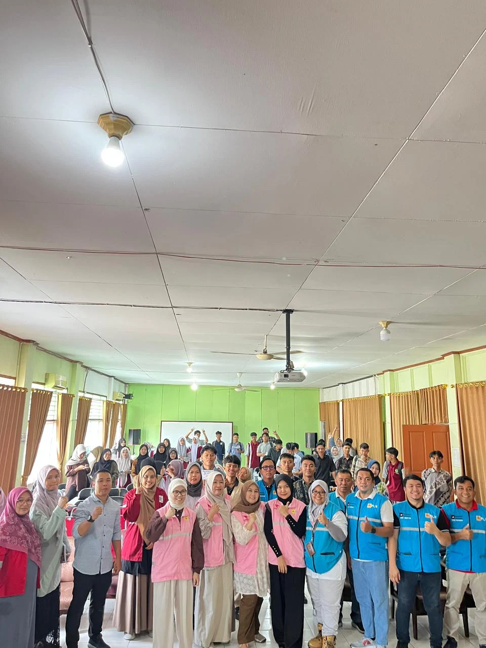 pln-edukasi-keselamatan-listrik,-kenalkan-aplikasi-mobile-di-politeknik