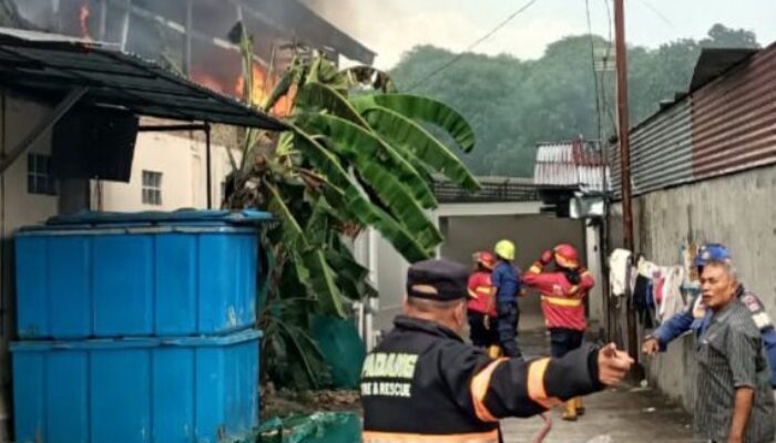 Api Lalap Gudang Ikan Padang, Kerugian Ratusan Juta Rupiah