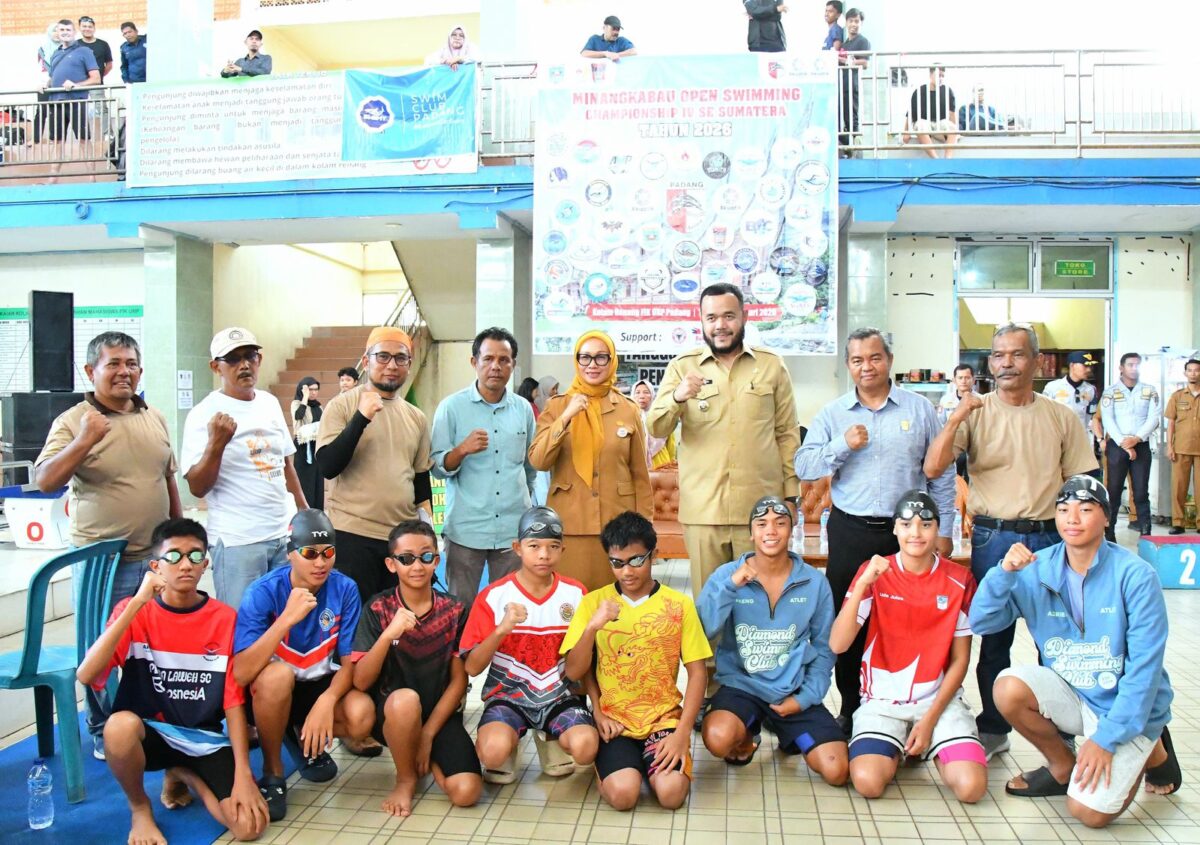 wali-kota-padang-buka-kejuaraan-renang,-lahirkan-atlet-berprestasi