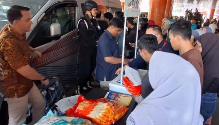 BI Gelontorkan Rp1,8 Miliar: Uang Lusuh Ditukar, Beras Premium Diserbu