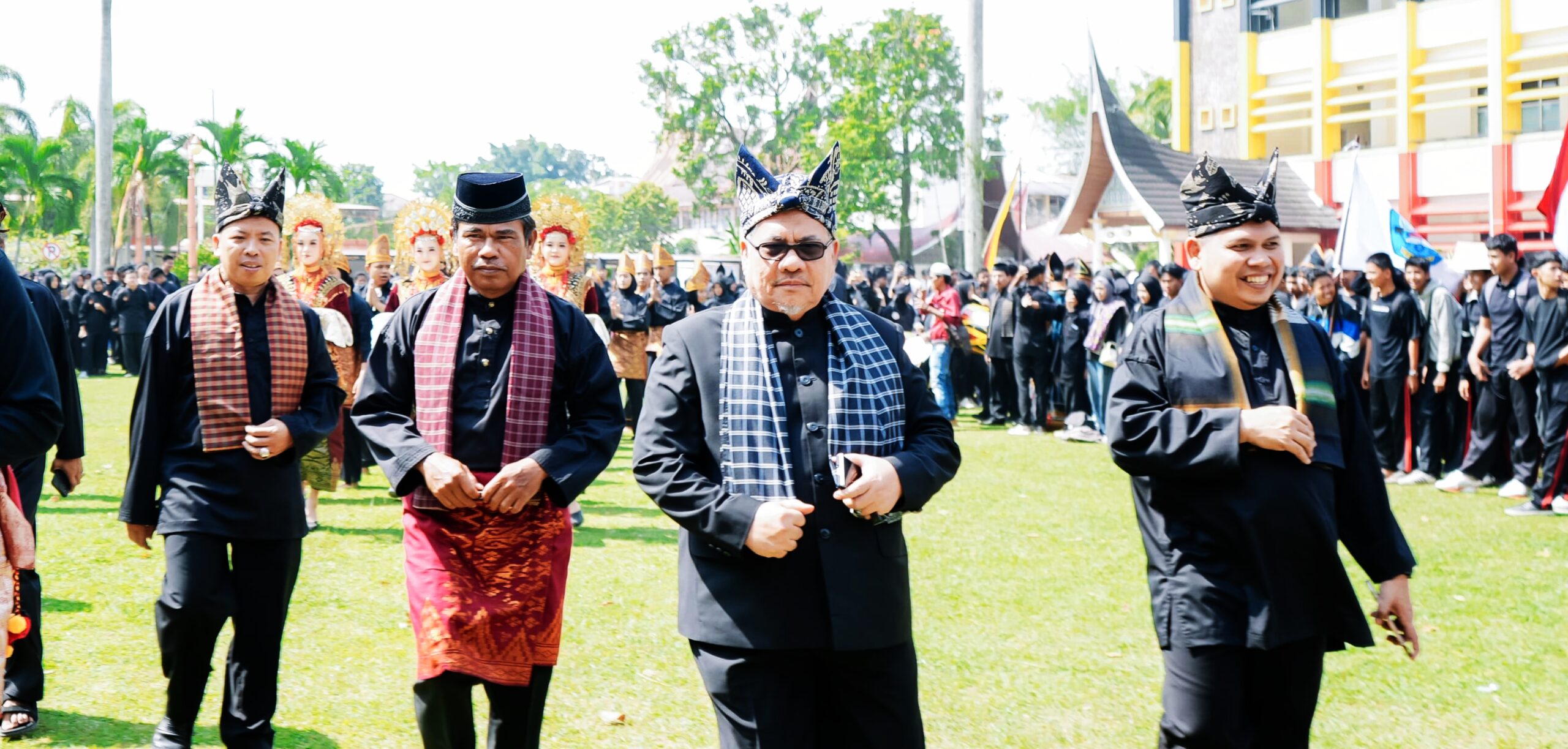 jadi-ekstrakurikuler-wajib,-muhidi-dukung-silek-tradisi-minang-wujudkan-pelajar-berkarakter 