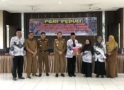 PGRI Sijunjung Salurkan Bantuan, Ringankan Beban Guru Limapuluh Kota Terdampak Bencana