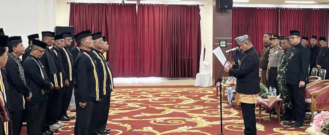 fauzi-bahar-dt-sati-kukuhkan-pengurus-lkaam-pesisir-selatan-periode-2024-2029