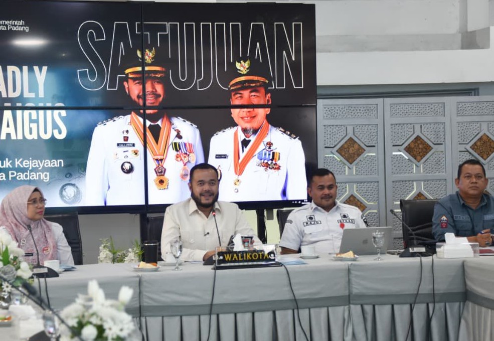 rapat-dengan-klh,-wali-kota-padang-bahas-revitalisasi-batang-arau-dan-bus-listrik