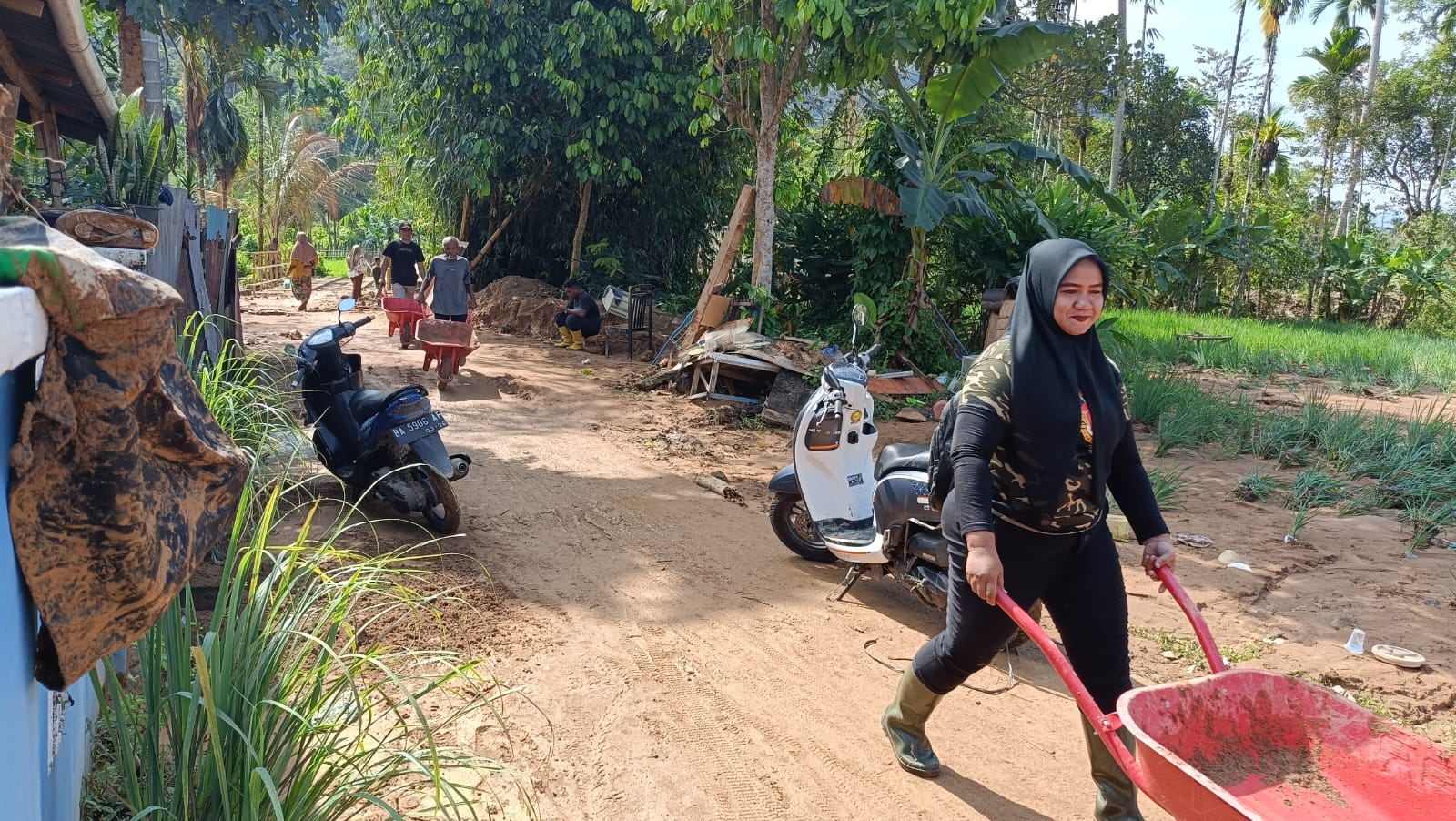 pasca-hujan-lebat,-banjir-kembali-rendam-permukiman-warga-pasa-lalang-kuranji