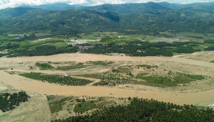 BNPB Percepat Pembangunan Huntara, Salurkan Bantuan Logistik Korban Bencana