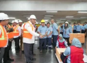 Wamenaker Dorong Perusahaan Patuhi Norma Ketenagakerjaan, Lindungi Pekerja di Indah Kiat