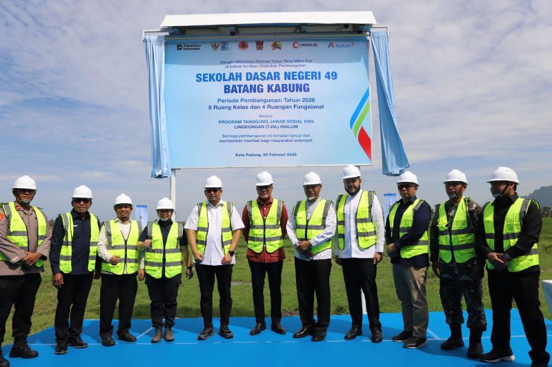 fadly-amran-apresiasi-inalum-bangun-ulang-sdn-49-pasca-banjir