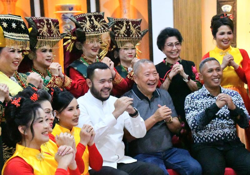 fadly-amran-buka-bazar-hbt-whbt-padang,-98-stan-ramaikan-imlek-hingga-cap-go-meh