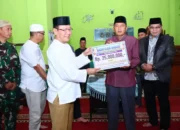 Wako Zulmaeta Serahkan Bantuan Rp35 Juta Saat Safari Ramadan di Masjid Baiturrahman